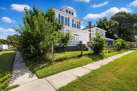 Photo of 2114 Chestnut Avenue, Newport News, VA 23607 (MLS # 10654516)