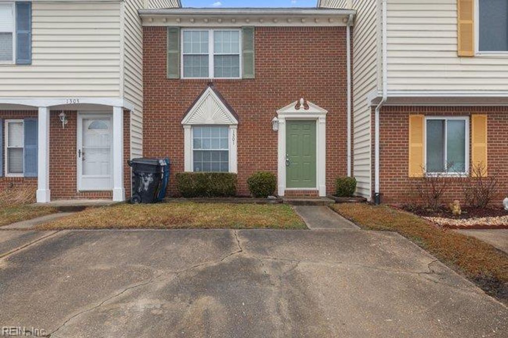 Photo of 1301 Snowflake Circle, Virginia Beach, VA 23456 (MLS # 10621014)