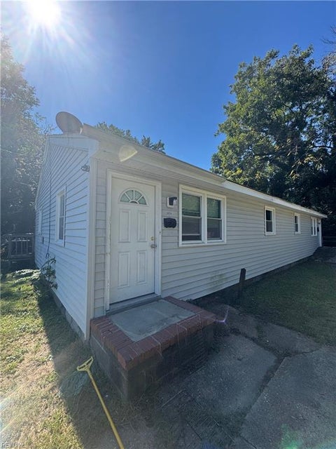 Photo of 3005 Oklahoma Avenue #B, Norfolk, VA 23513 (MLS # 10658091)