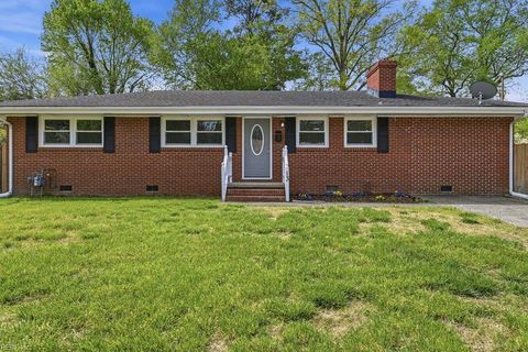 Photo of 13 Boxwood Lane, Newport News, VA 23602 (MLS # 10628774)