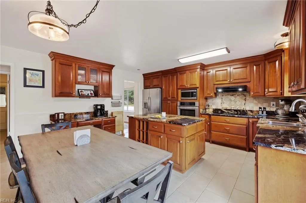 Virginia Beach, Virginia 23454, United States, 4 Bedrooms Bedrooms, ,2 BathroomsBathrooms,Residential,Pending,250596