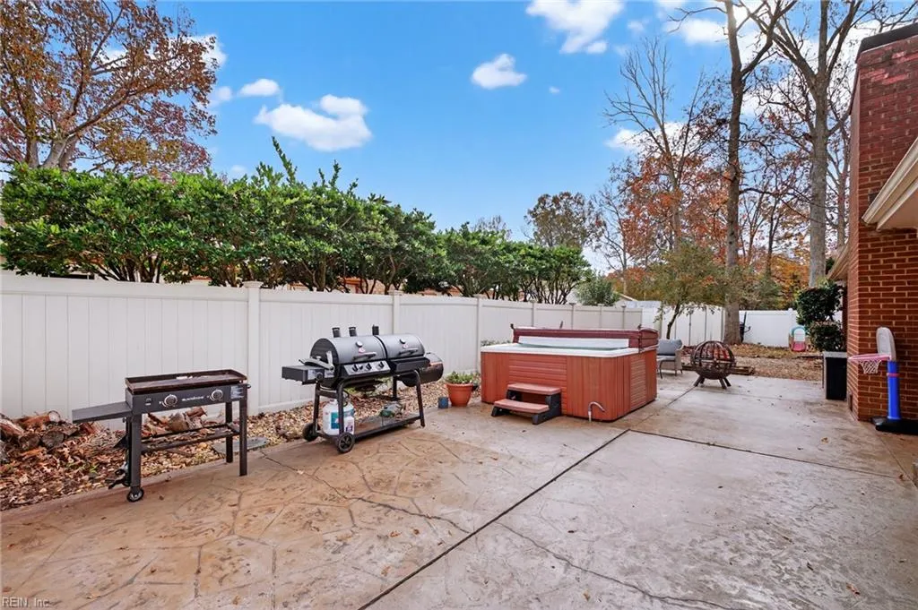 Virginia Beach, Virginia 23454, United States, 4 Bedrooms Bedrooms, ,2 BathroomsBathrooms,Residential,Pending,250596