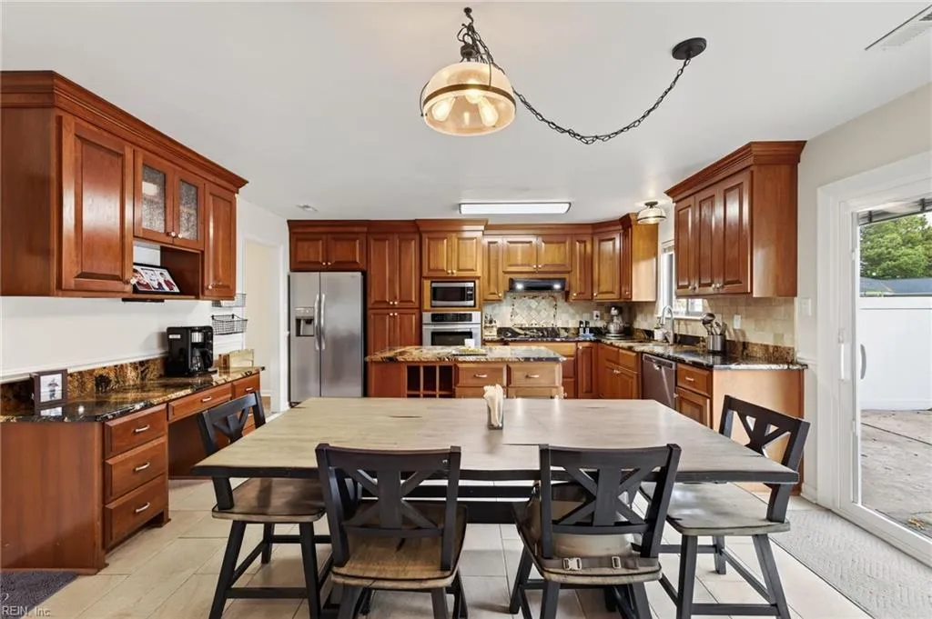 Virginia Beach, Virginia 23454, United States, 4 Bedrooms Bedrooms, ,2 BathroomsBathrooms,Residential,Pending,250596