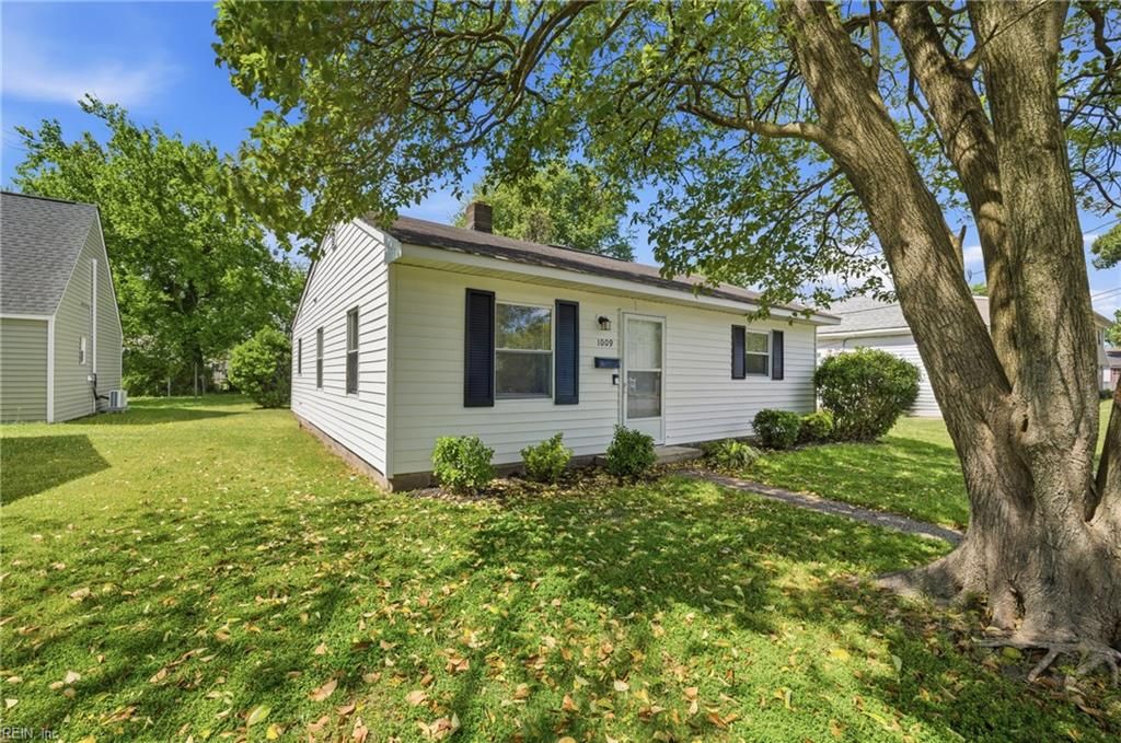 Photo of 1009 Rowe Street, Hampton, VA 23669 (MLS # 10630879)