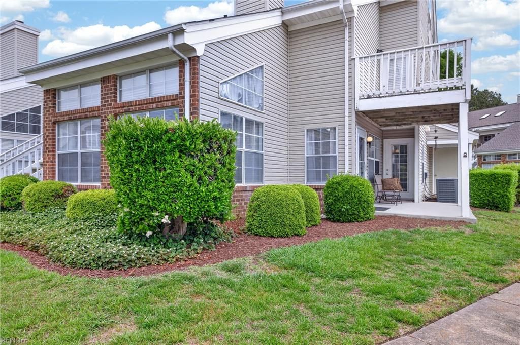 Photo of 5092 Heathglen Circle, Virginia Beach, VA 23456 (MLS # 10634656)