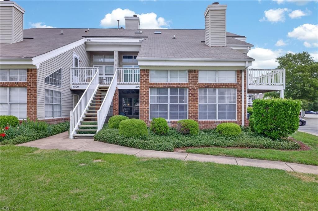 Photo of 5092 Heathglen Circle, Virginia Beach, VA 23456 (MLS # 10634656)
