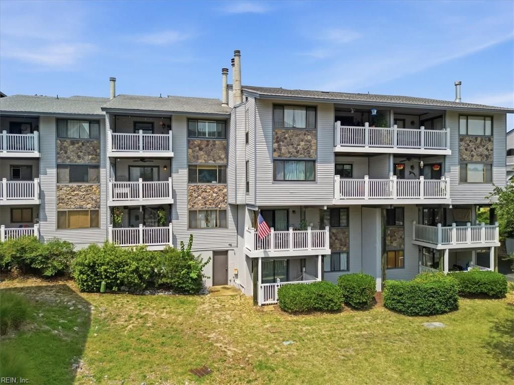 Photo of 3200 Lynnhaven Drive #203, Virginia Beach, VA 23451 (MLS # 10645206)