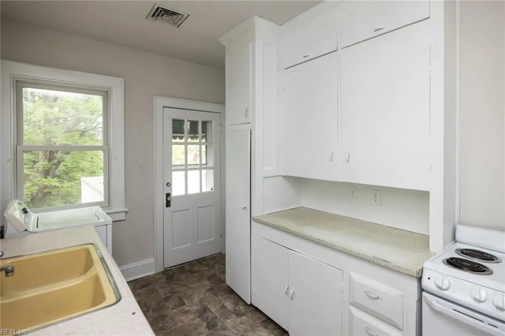 Portsmouth, Virginia 23704, United States, ,Residential,Active,112130