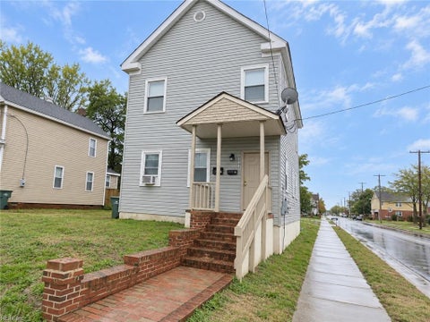 Photo of 327 W 30th Street, Norfolk, VA 23508 (MLS # 10653395)