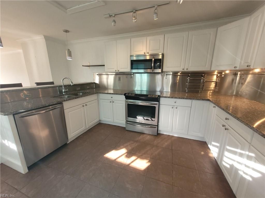 Photo of 1226 Richmond Crescent, Norfolk, VA 23508 (MLS # 10637432)