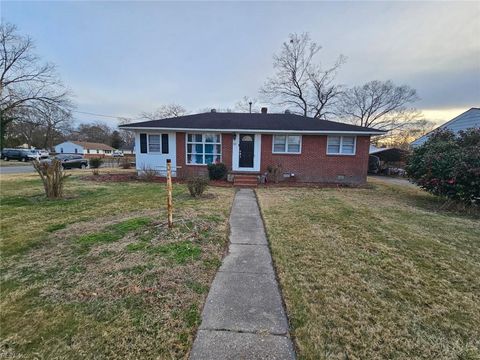 Photo of 54 Saunders Road, Newport News, VA 23601 (MLS # 10621376)