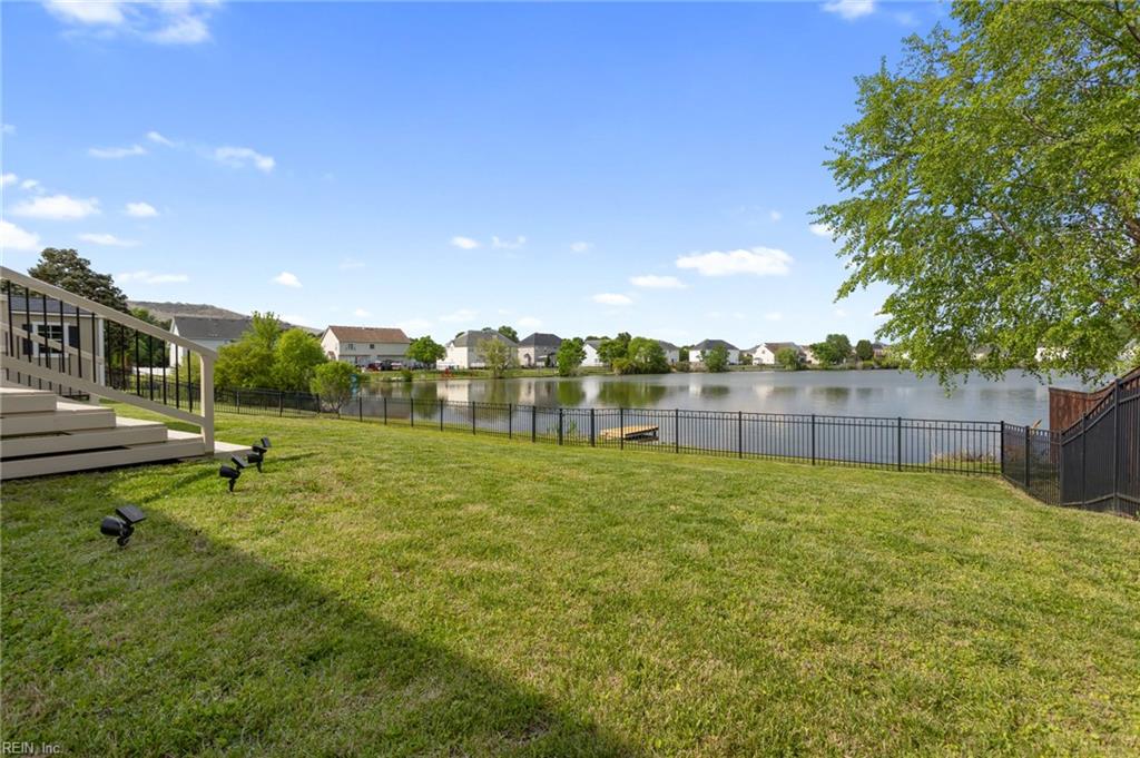 1237 Cherrytree LN
