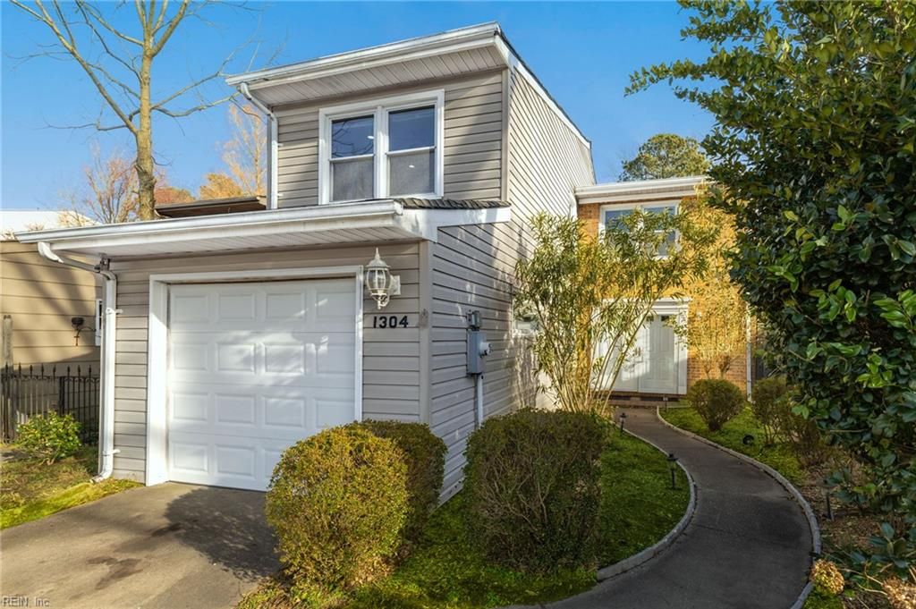 Photo of 1304 Wakefield Drive, Virginia Beach, VA 23455 (MLS # 10620376)