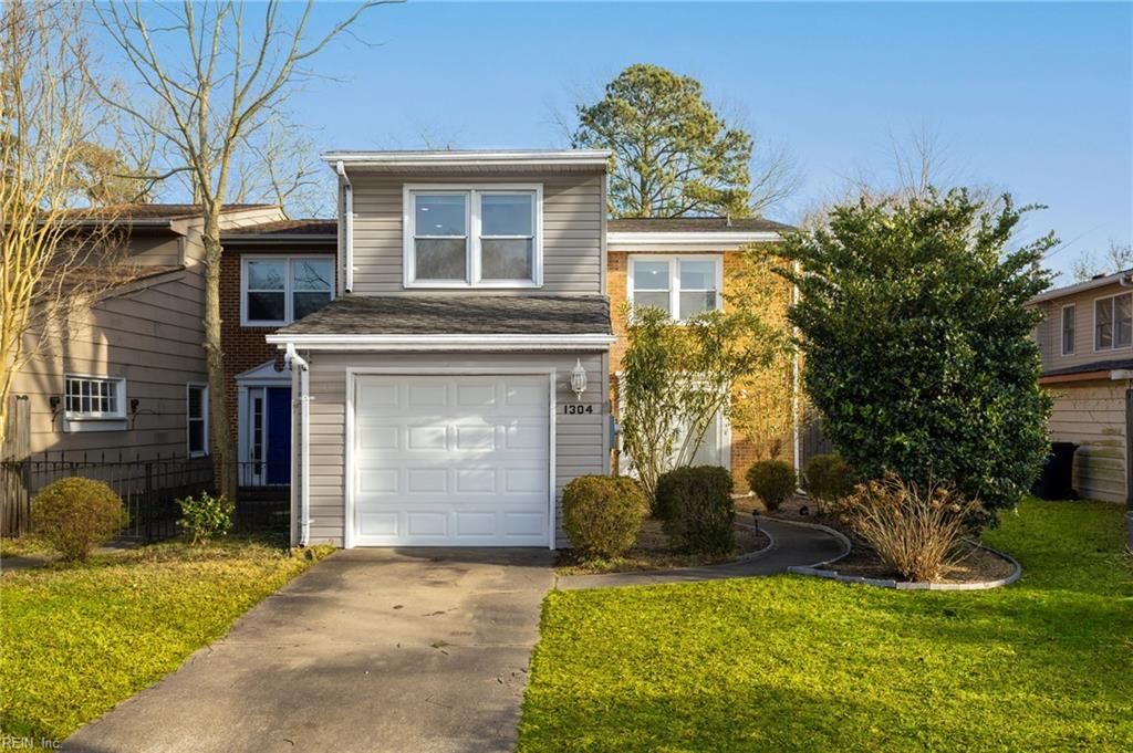 Photo of 1304 Wakefield Drive, Virginia Beach, VA 23455 (MLS # 10620376)