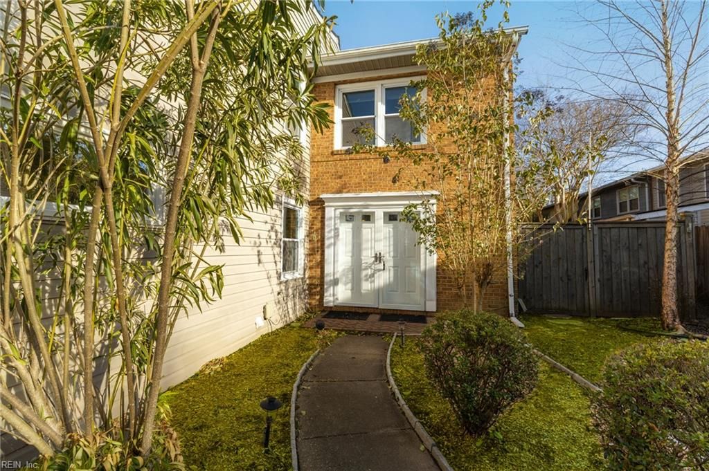 Photo of 1304 Wakefield Drive, Virginia Beach, VA 23455 (MLS # 10620376)