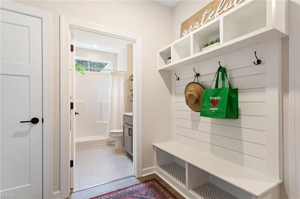 Suffolk, Virginia 23434, United States, 6 Bedrooms Bedrooms, ,4 BathroomsBathrooms,Residential,Active,104161