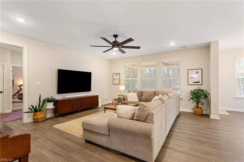 Suffolk, Virginia 23434, United States, 6 Bedrooms Bedrooms, ,4 BathroomsBathrooms,Residential,Active,104161