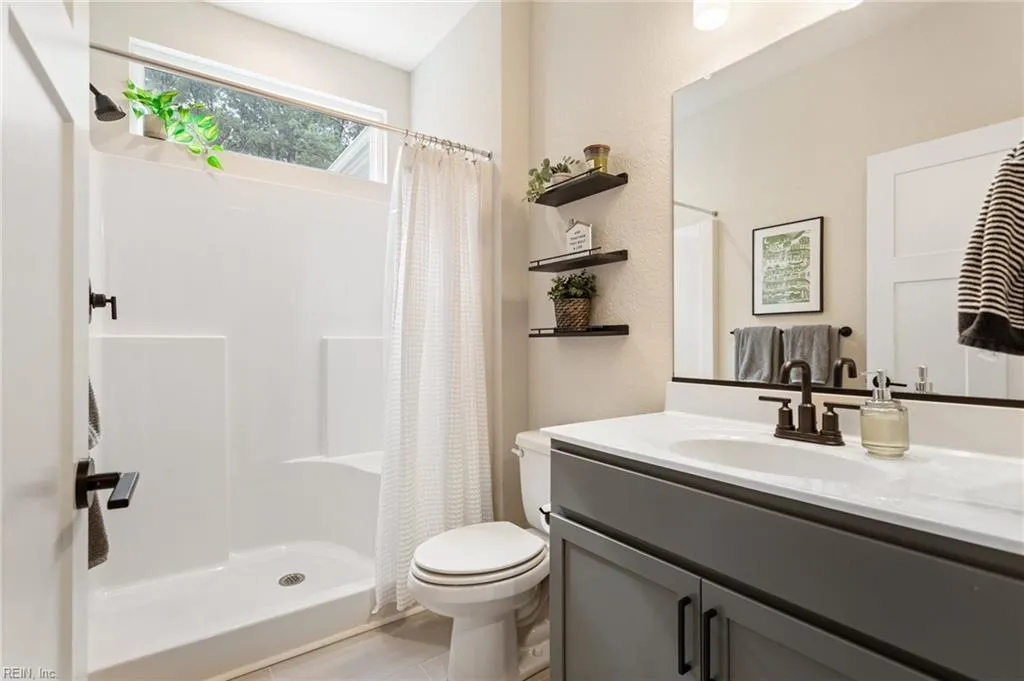 Suffolk, Virginia 23434, United States, 6 Bedrooms Bedrooms, ,4 BathroomsBathrooms,Residential,Active,104161