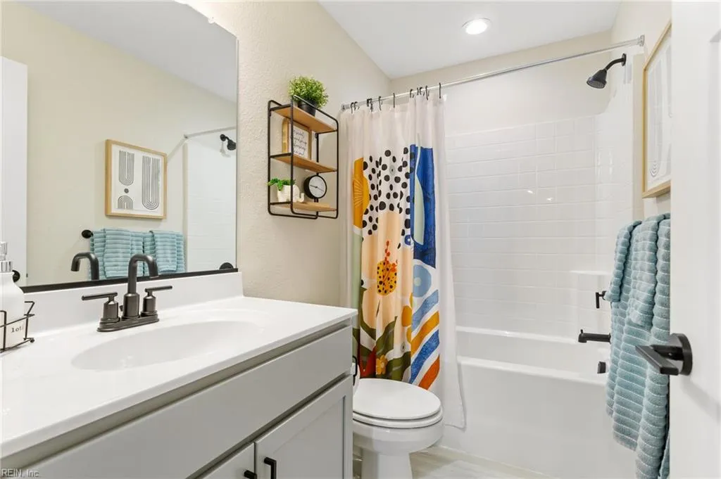 Suffolk, Virginia 23434, United States, 6 Bedrooms Bedrooms, ,4 BathroomsBathrooms,Residential,Active,104161