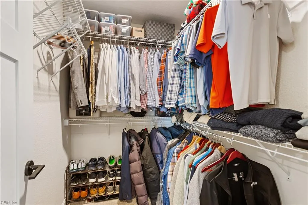 Suffolk, Virginia 23434, United States, 6 Bedrooms Bedrooms, ,4 BathroomsBathrooms,Residential,Active,104161