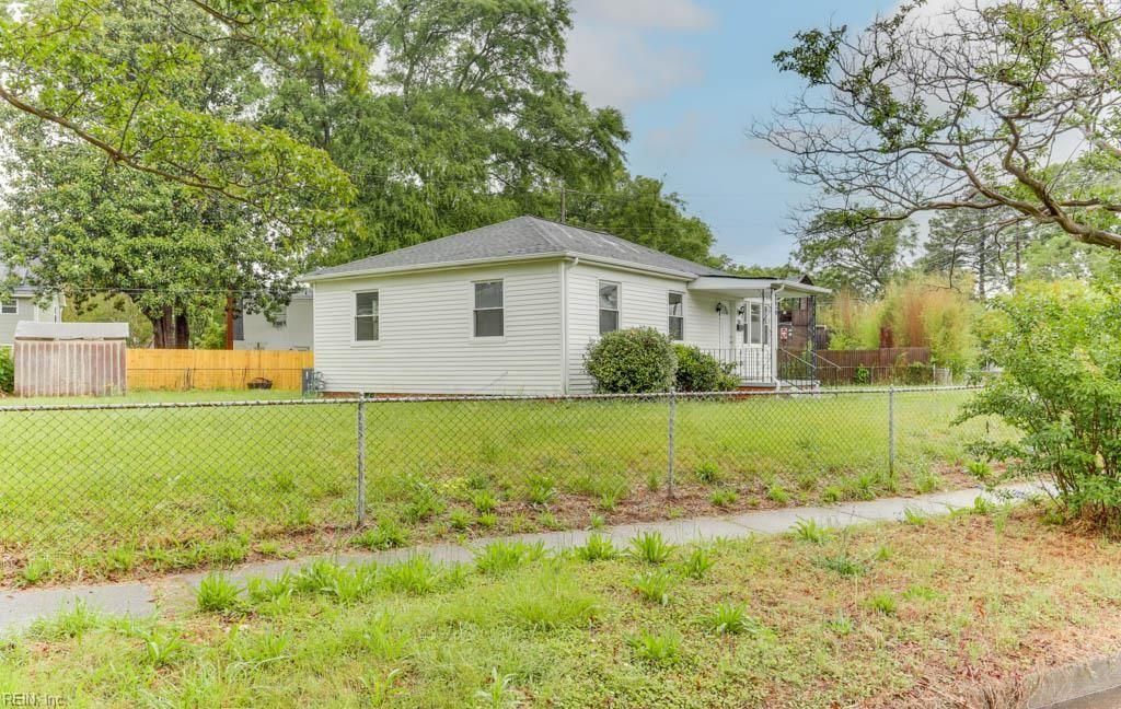 Photo of 7725 Fayver Avenue, Norfolk, VA 23505 (MLS # 10612131)