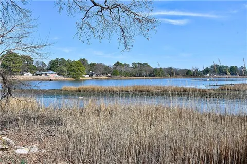 27 Rivercrest Drive, Portsmouth, VA 23701 - #: 10569729
