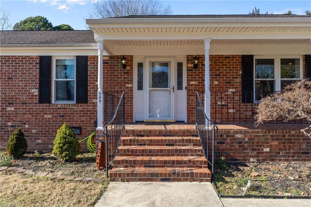 Photo of 309 Moonefield Drive, Smithfield, VA 23430 (MLS # 10615416)