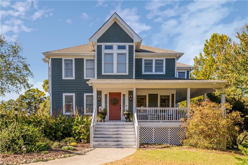 Photo of 211 James Landing Circle, Smithfield, VA 23430 (MLS # 10606717)