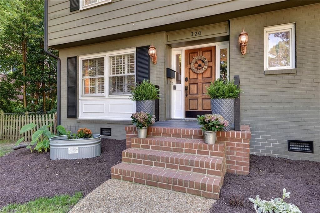 Photo of 320 Parkway Drive, Newport News, VA 23606 (MLS # 10637013)