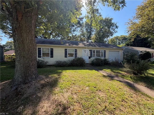 1920 Andrews Boulevard, photo 2 of 14