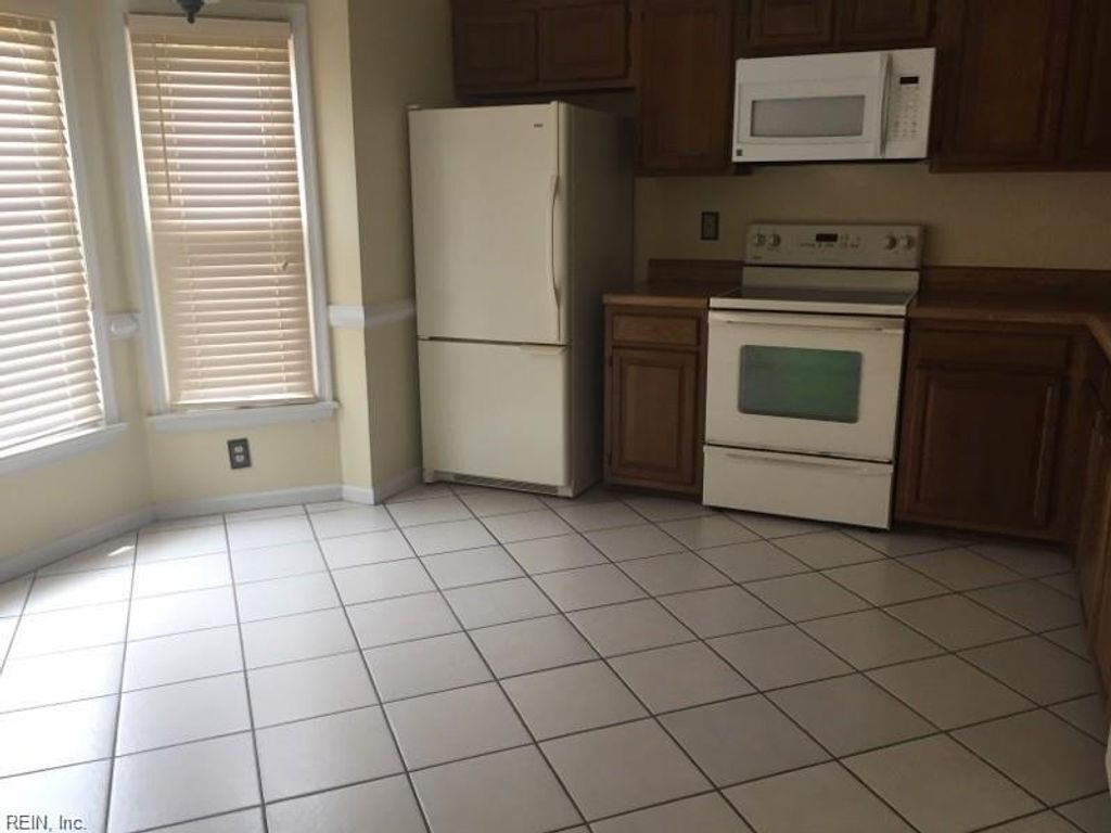 Photo of 981 Colonial Meadows Way, Virginia Beach, VA 23454 (MLS # 10646335)