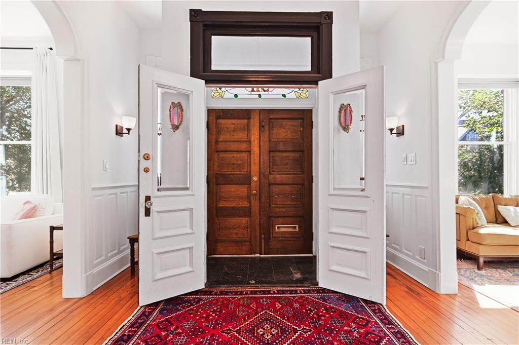 Photo of 511 Colonial Avenue, Norfolk, VA 23507 (MLS # 10624557)