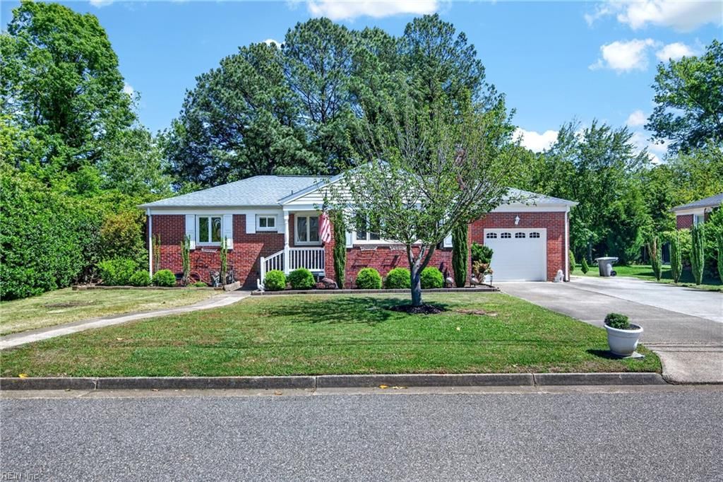 Photo of 3 Commander Drive, Hampton, VA 23666 (MLS # 10631867)