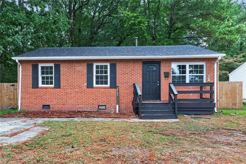 2323 Andrews Boulevard, photo 1 of 27