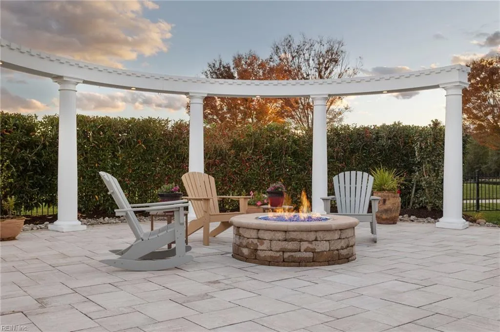 Virginia Beach, Virginia 23456, United States, 5 Bedrooms Bedrooms, ,4 BathroomsBathrooms,Residential,Active,243369