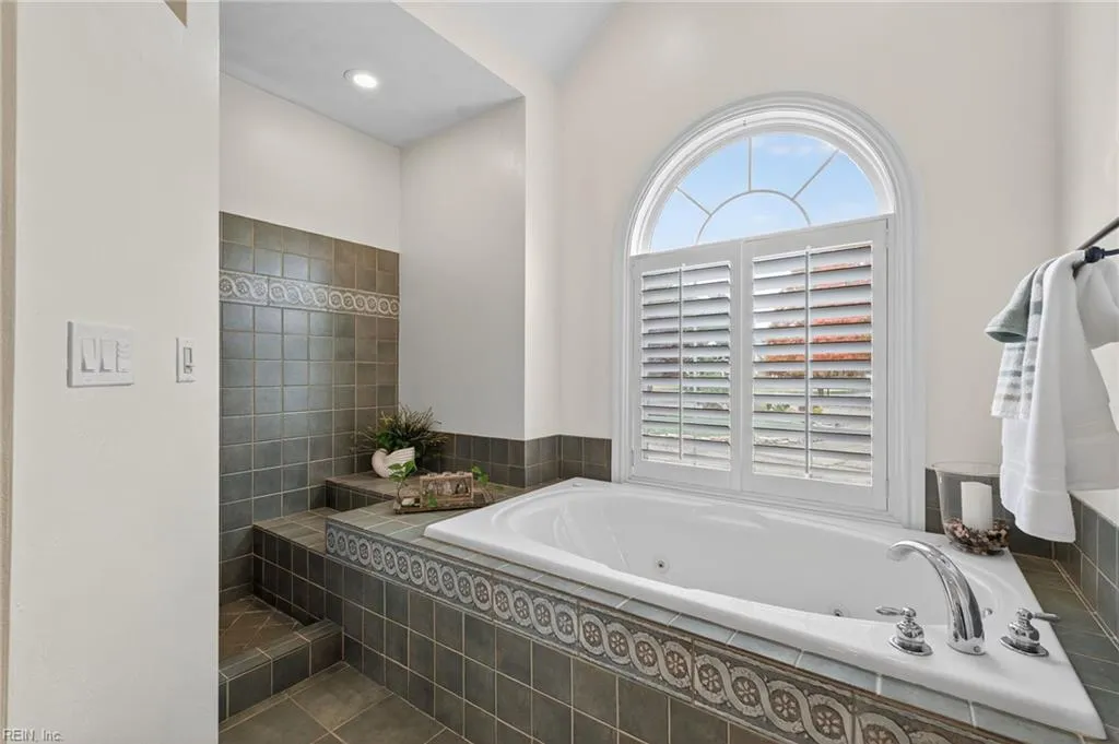 Virginia Beach, Virginia 23456, United States, 5 Bedrooms Bedrooms, ,4 BathroomsBathrooms,Residential,Active,243369