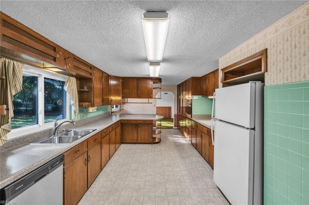 Photo of 4841 Princess Anne Road, Virginia Beach, VA 23462 (MLS # 10653302)