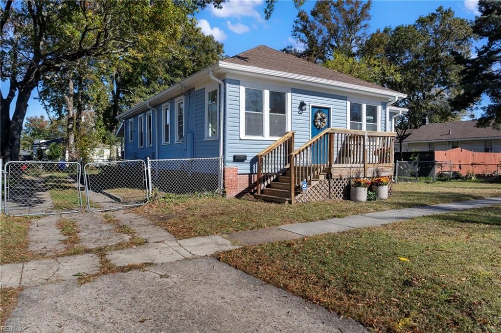 Photo of 116 Woodview Avenue, Norfolk, VA 23505 (MLS # 10608227)