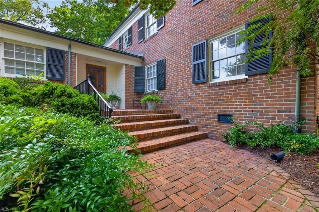 Photo of 815 Cavalier Drive, Virginia Beach, VA 23451 (MLS # 10651085)