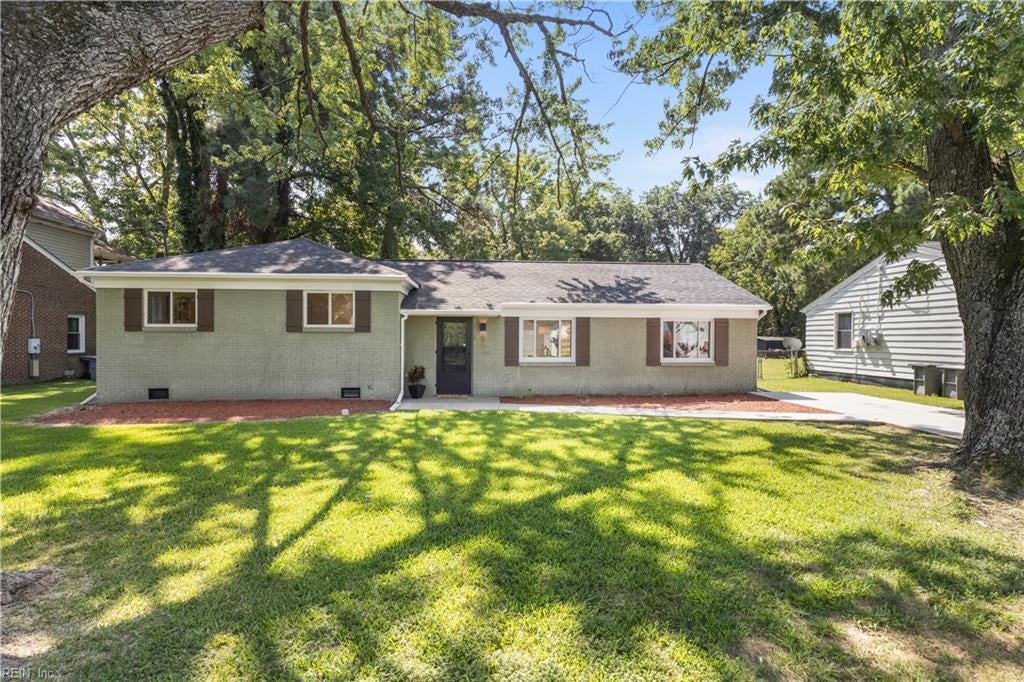 Photo of 5 Pine Lane, Hampton, VA 23664 (MLS # 10652711)