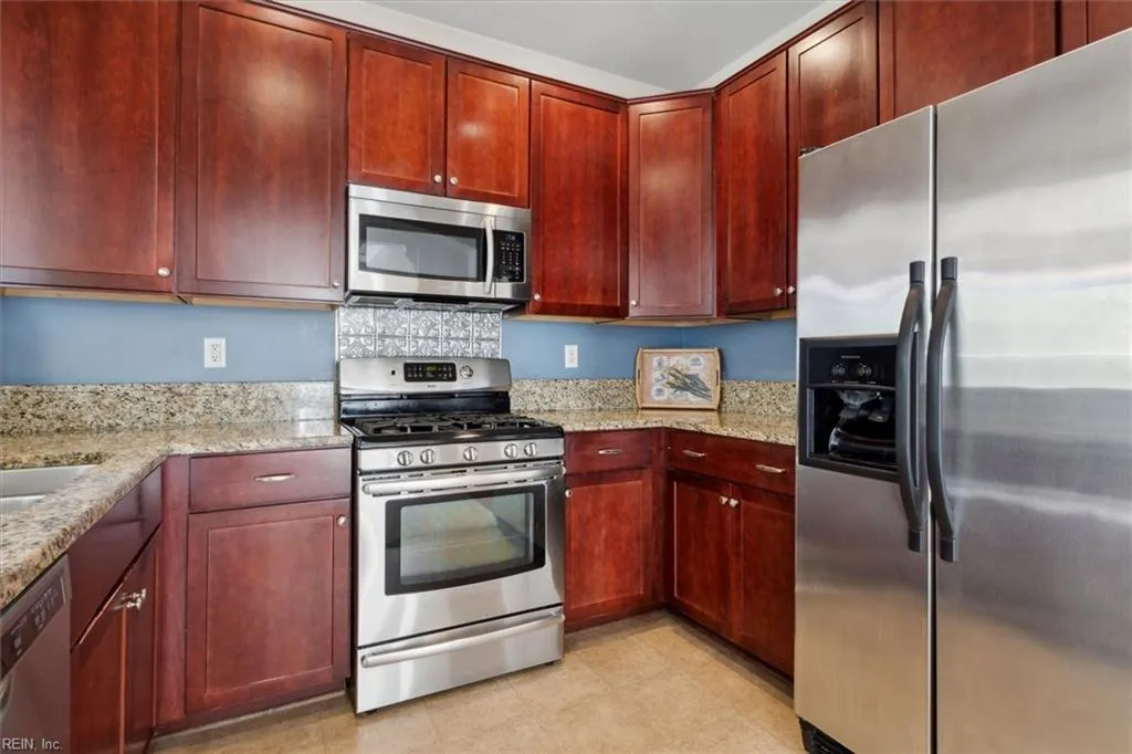 Virginia Beach, Virginia 23462, United States, 3 Bedrooms Bedrooms, ,3 BathroomsBathrooms,Residential,Pending,106429