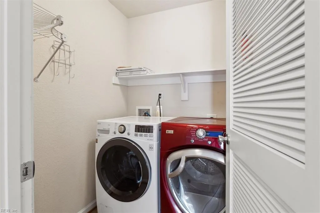 Virginia Beach, Virginia 23462, United States, 3 Bedrooms Bedrooms, ,3 BathroomsBathrooms,Residential,Pending,106429