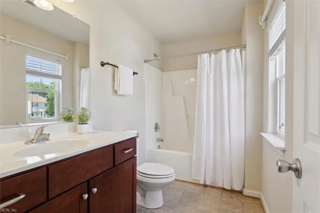 Virginia Beach, Virginia 23462, United States, 3 Bedrooms Bedrooms, ,3 BathroomsBathrooms,Residential,Pending,106429