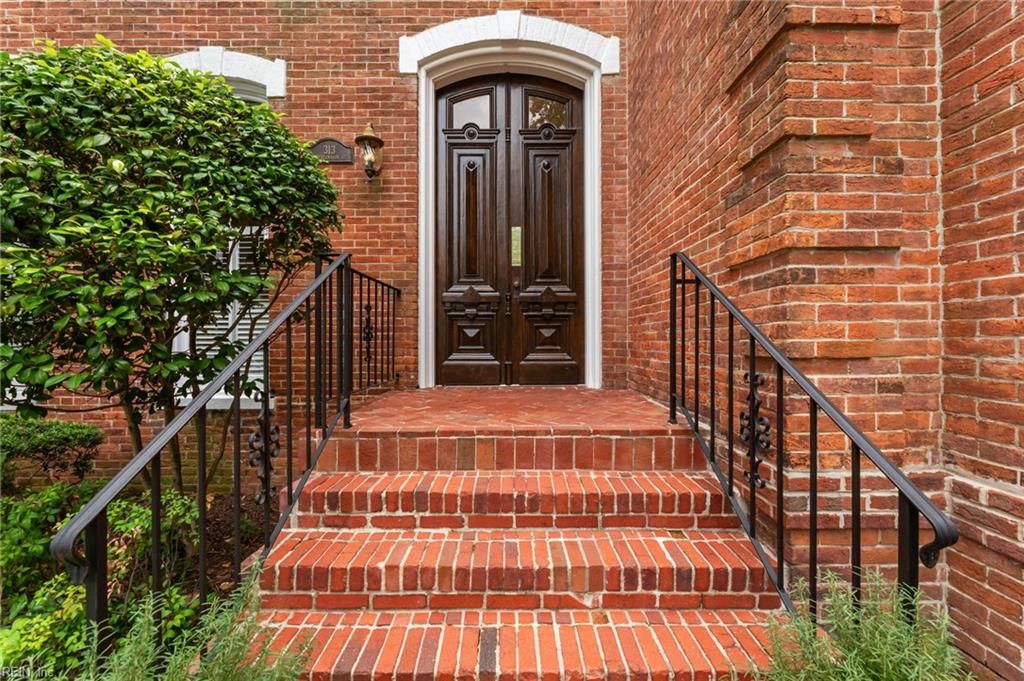 Photo of 313 W Freemason Street #3, Norfolk, VA 23510 (MLS # 10598718)