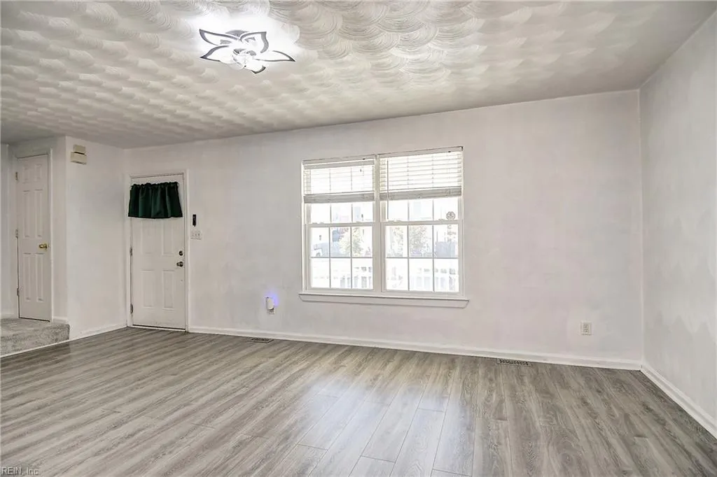 Norfolk, Virginia 23523, United States, 3 Bedrooms Bedrooms, ,3 BathroomsBathrooms,Residential,Active,233684