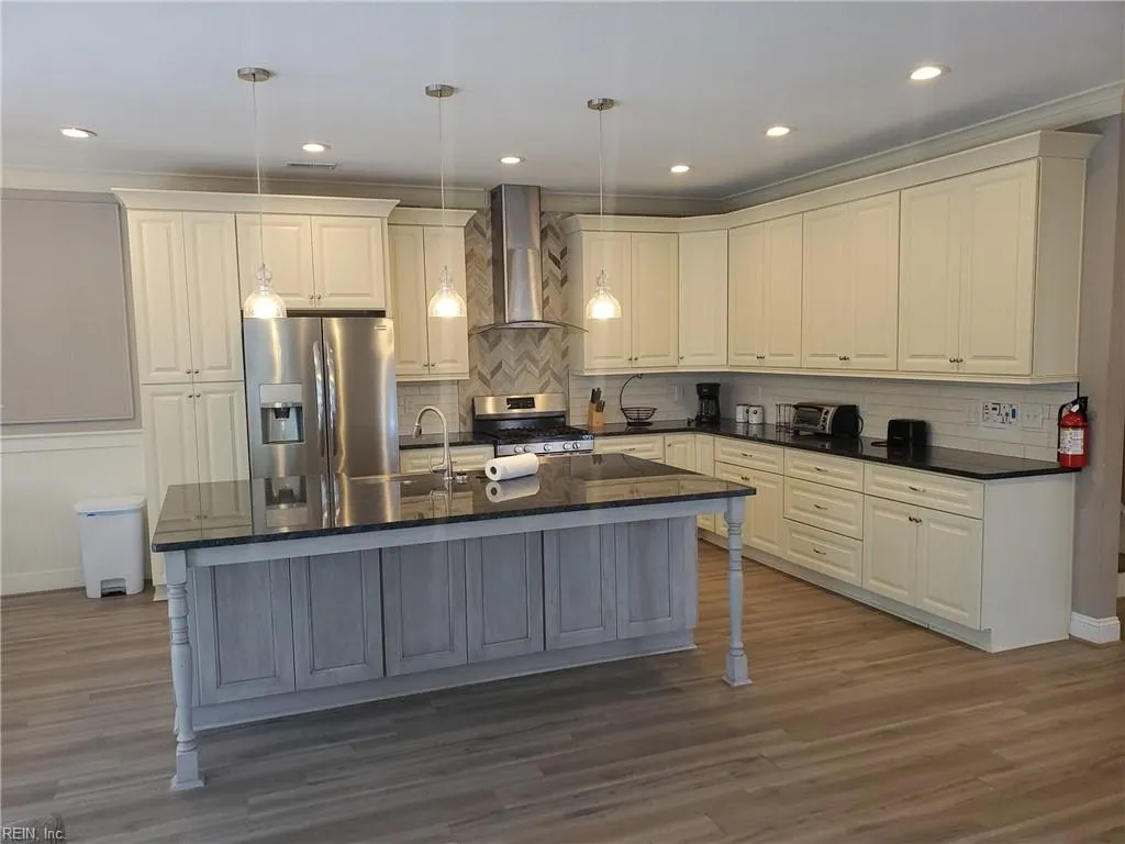 Norfolk, Virginia 23503, United States, 4 Bedrooms Bedrooms, ,4 BathroomsBathrooms,Residential,Active,2404