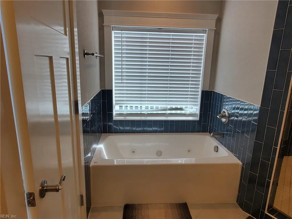 Norfolk, Virginia 23503, United States, 4 Bedrooms Bedrooms, ,4 BathroomsBathrooms,Residential,Active,2404