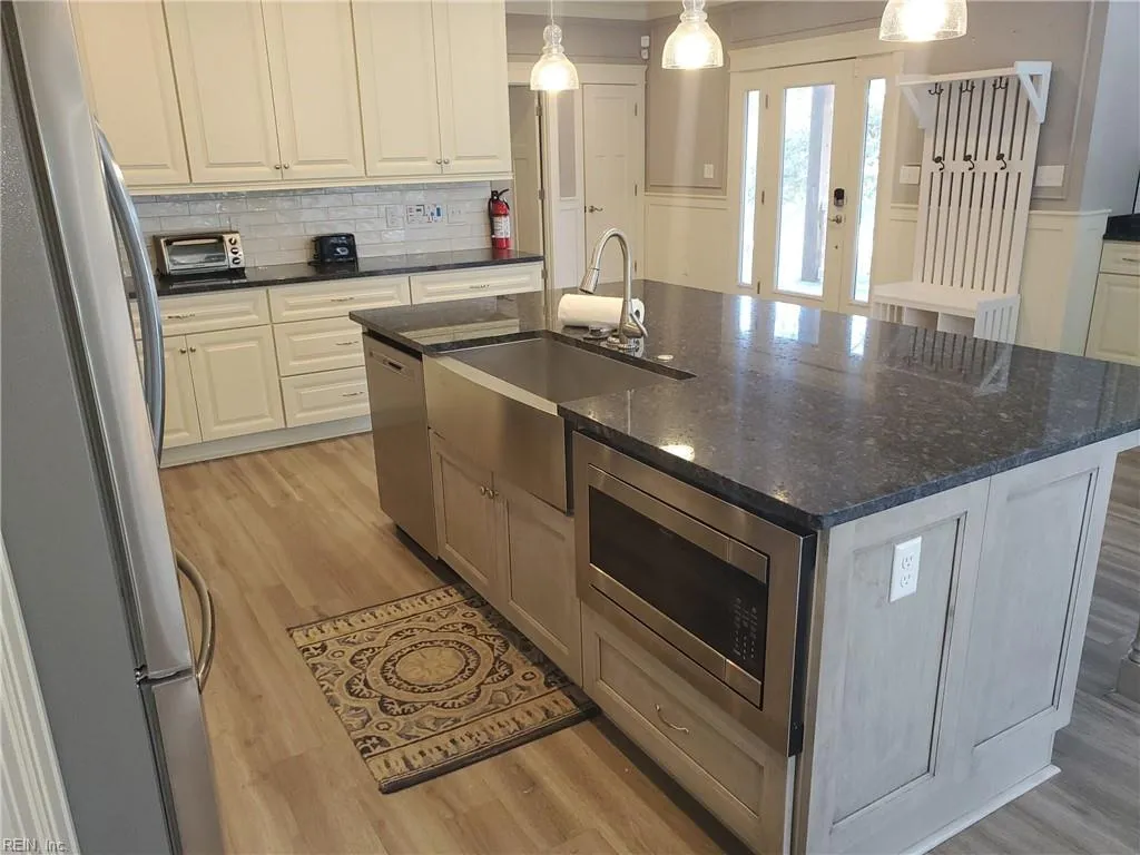 Norfolk, Virginia 23503, United States, 4 Bedrooms Bedrooms, ,4 BathroomsBathrooms,Residential,Active,2404