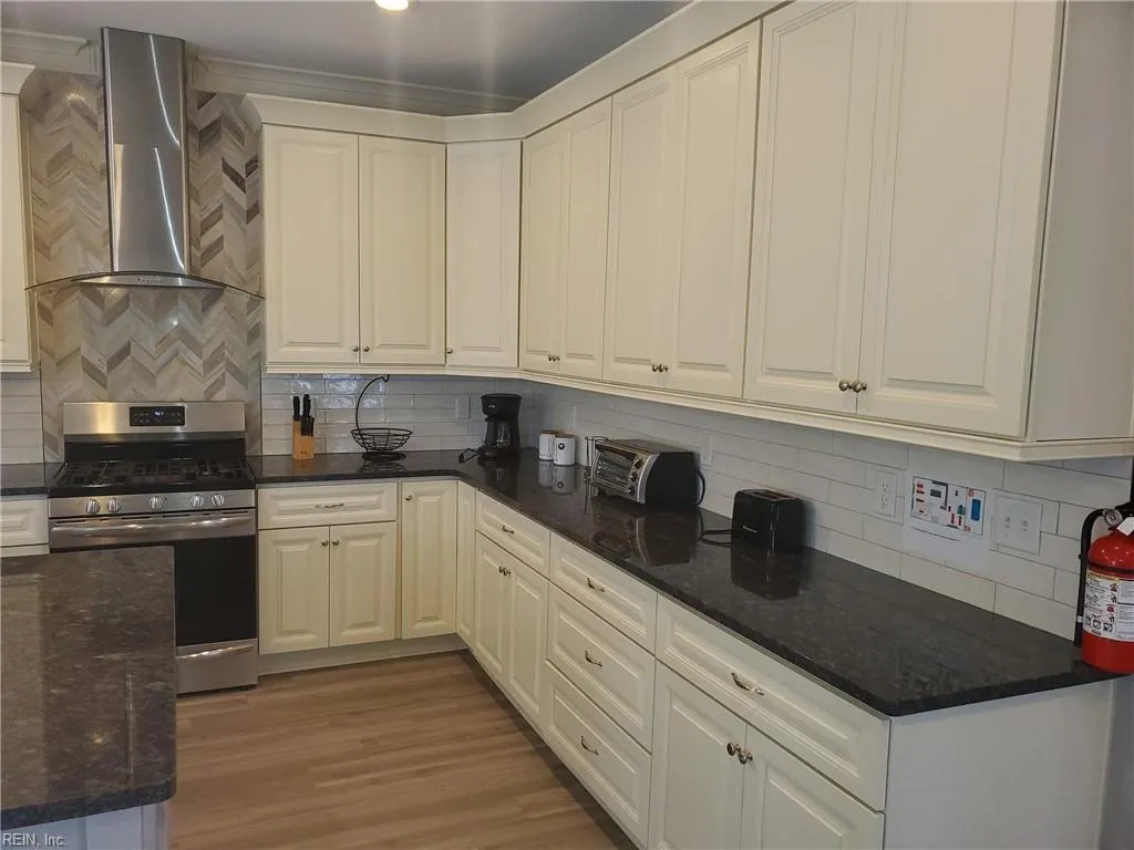 Norfolk, Virginia 23503, United States, 4 Bedrooms Bedrooms, ,4 BathroomsBathrooms,Residential,Active,2404