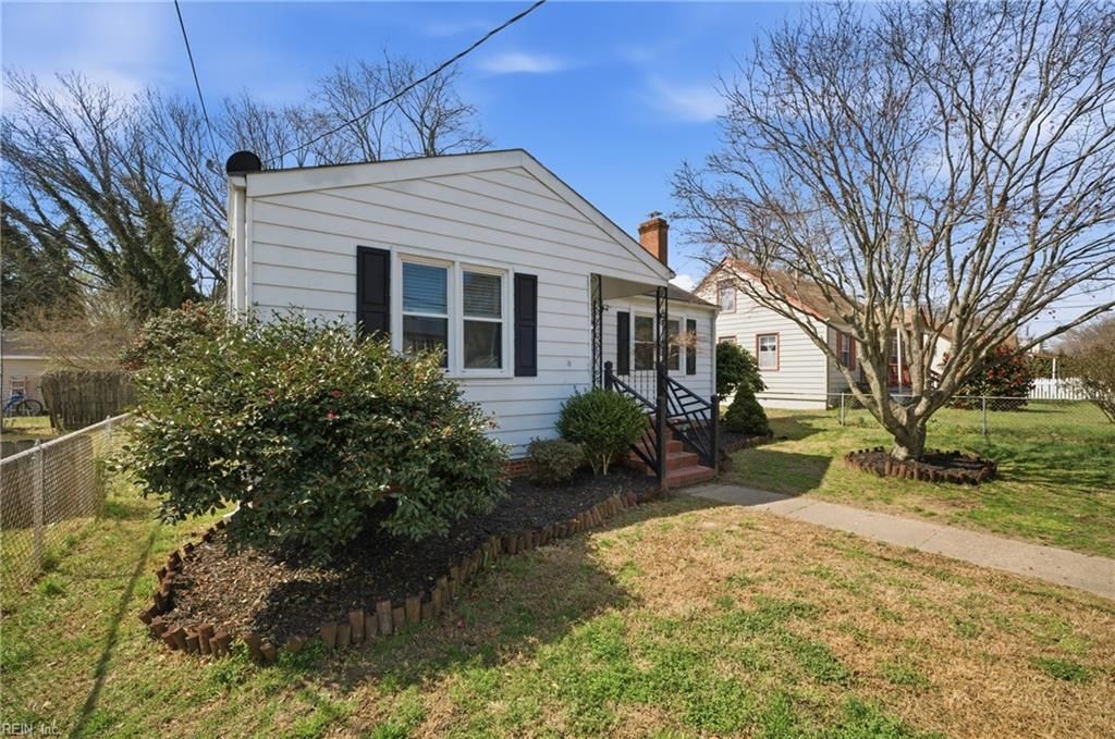 Photo of 118 Primrose Avenue, Hampton, VA 23663 (MLS # 10624583)
